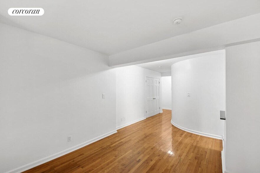Building Photo - 401 W 56th St