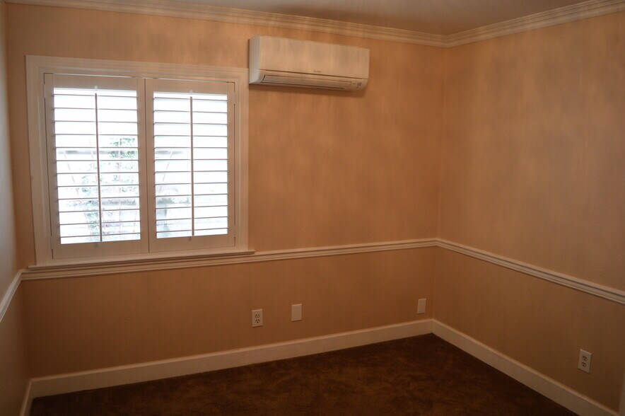 Building Photo - 1524 Waterton Dr