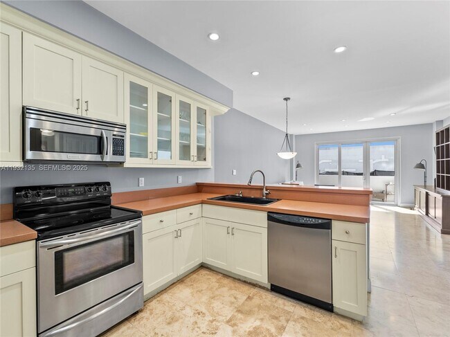 Building Photo - 5 Island Ave