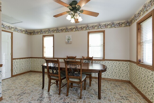 Building Photo - 5558 State Hwy 265