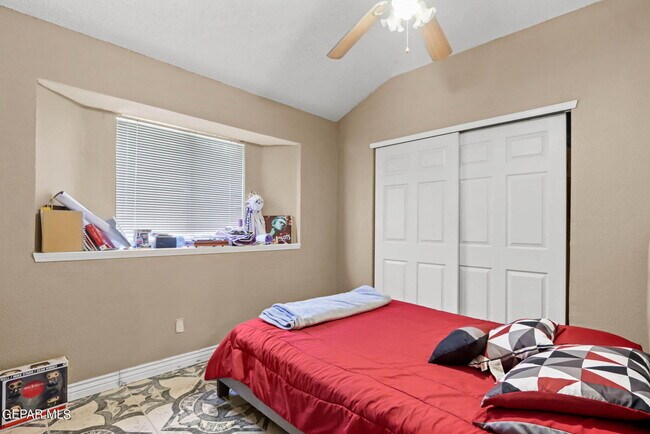 Building Photo - 757 Hempstead Dr