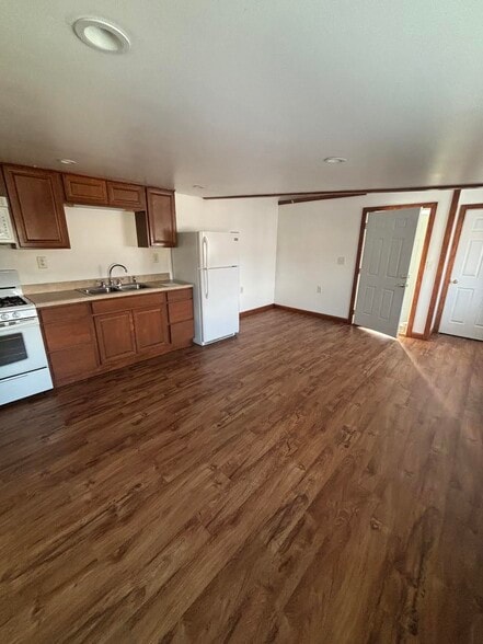 Building Photo - 125 Church St