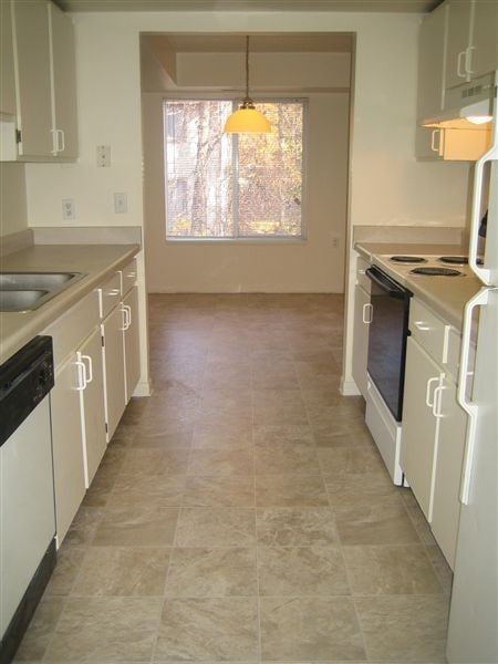 Building Photo - 2329 Timberbrook Dr SE