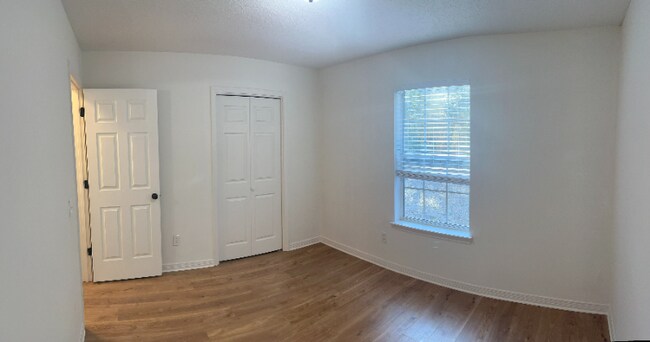 Building Photo - 6056 Savannah Dr