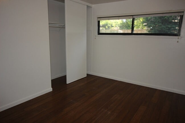 Building Photo - 3 Bedroom home for Rent