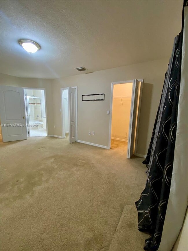 Building Photo - 3135 SW 128th Ave