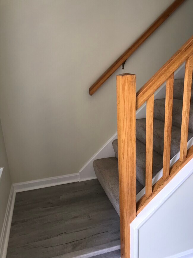 Building Photo - 1111 Cambridge Ct