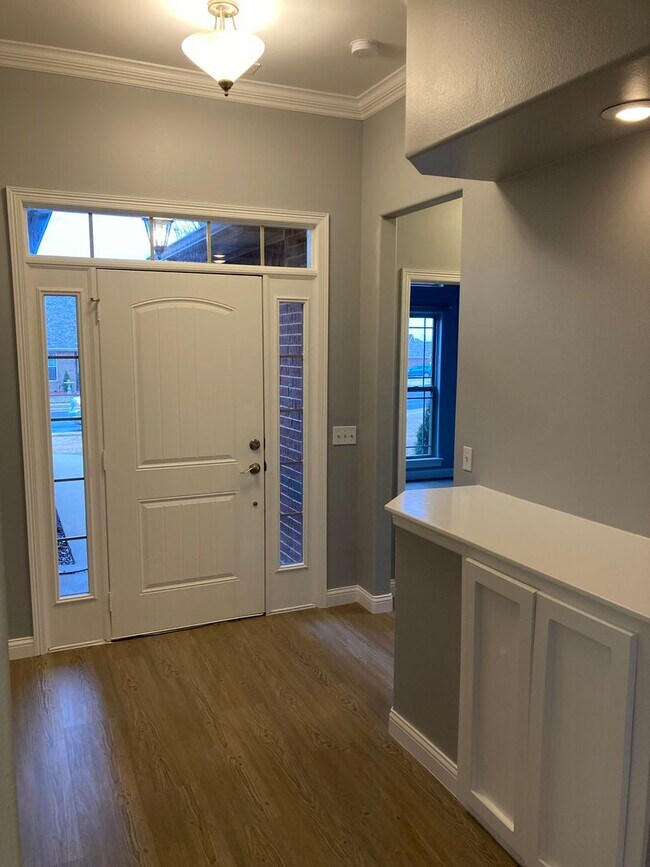 Building Photo - 3 bedroom 2 bath modern style home minutes from Centerton Main!!