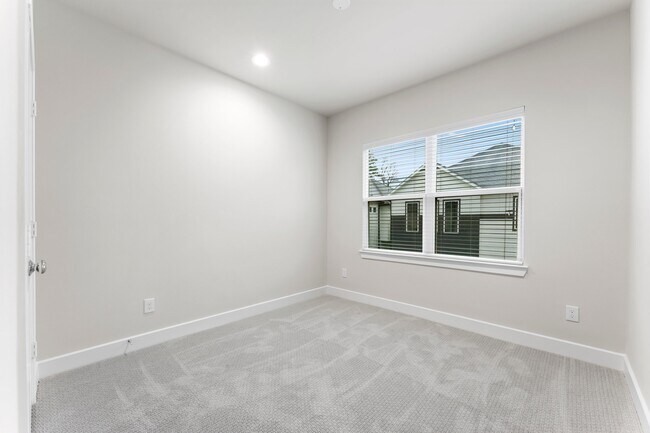Building Photo - 5905 Haring Ln