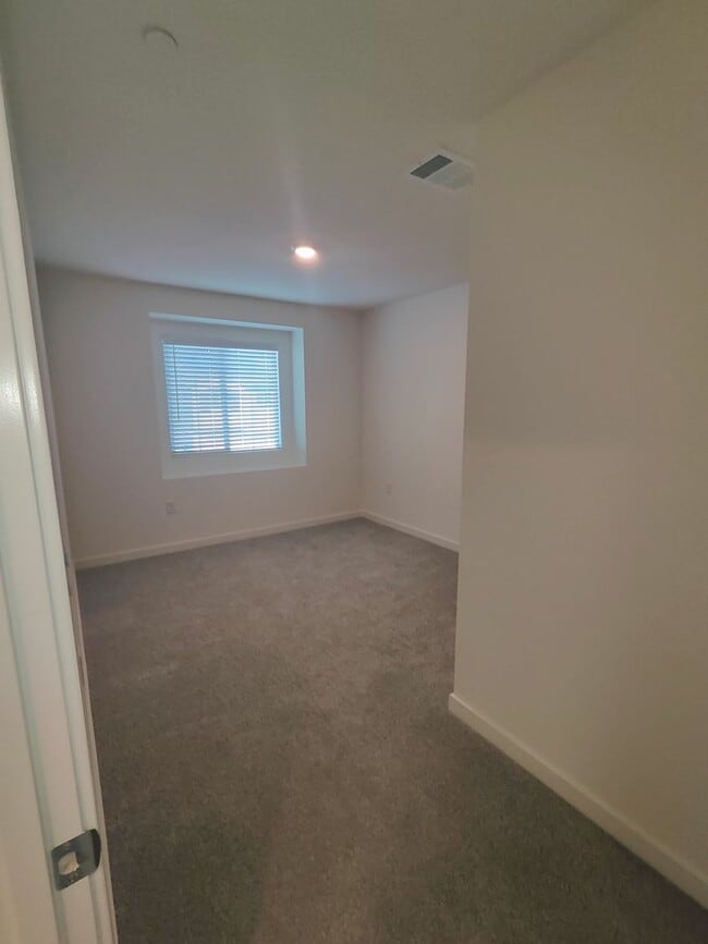 Building Photo - Beautiful 2024 Built 4/2.5 - New Subdivision!