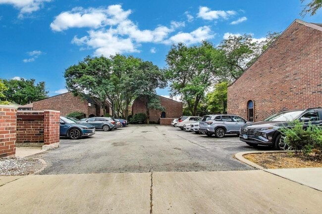 Building Photo - 821 S Racine Ave