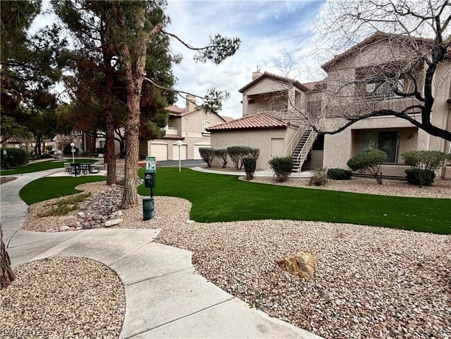 Building Photo - 75 N Valle Verde Dr