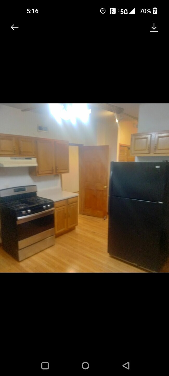 Building Photo - 1440 W Barry Ave