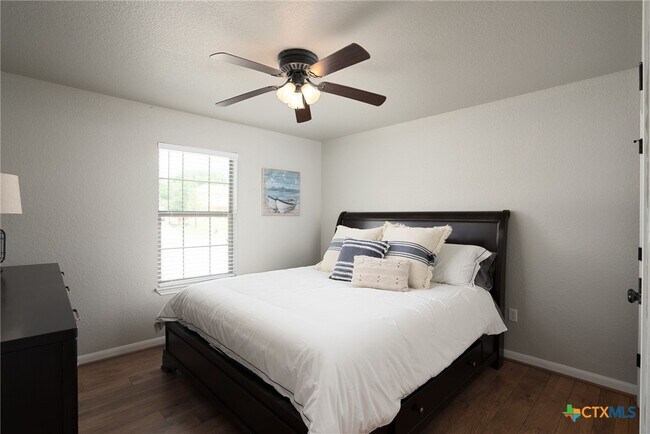 Building Photo - 1526 Bonnyview Dr