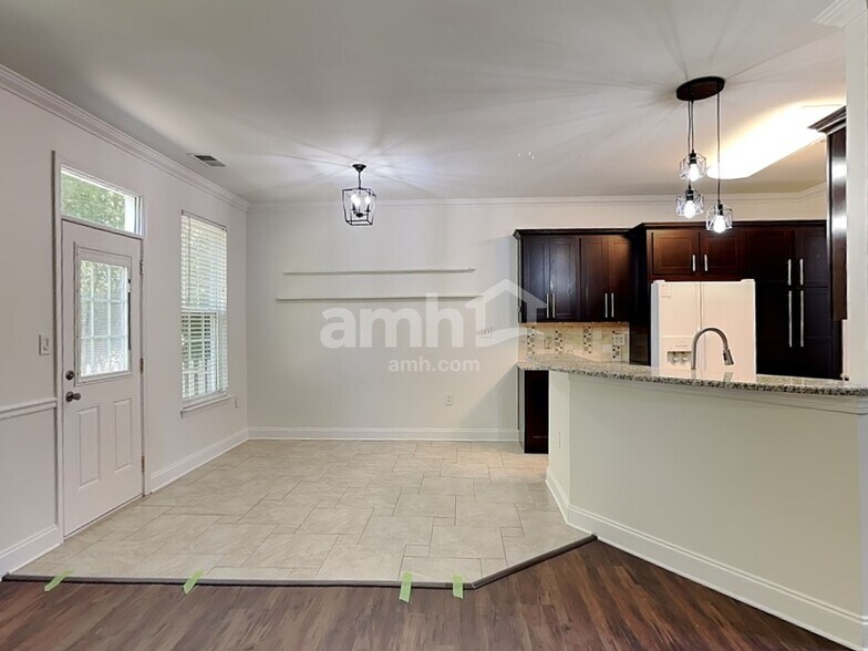 Building Photo - 193 Mott Rd