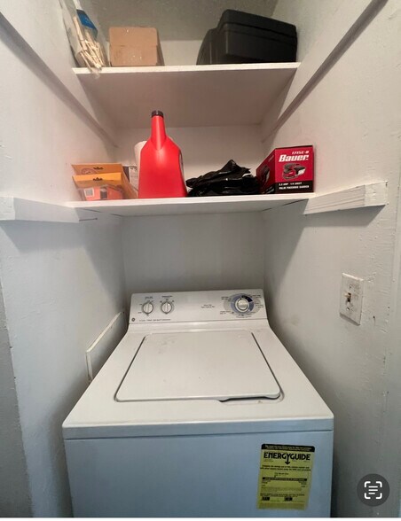 Building Photo - 451 Marion Ave