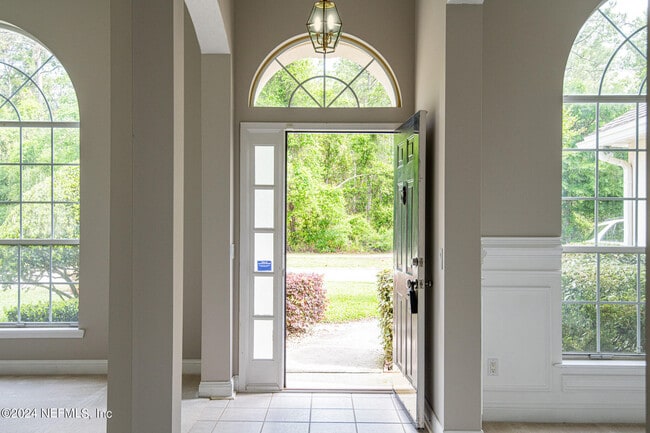 Building Photo - 9166 Spindletree Way
