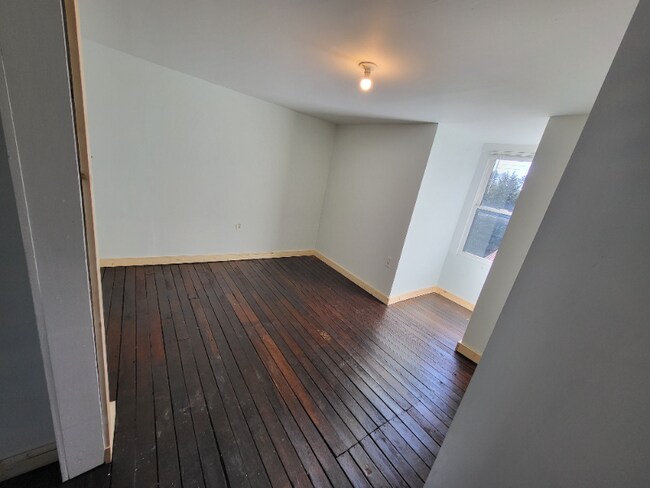 Building Photo - 23 Cherry Ln