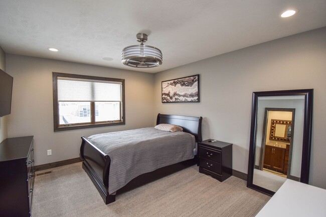 Building Photo - 912 S Torrey Pine Ln