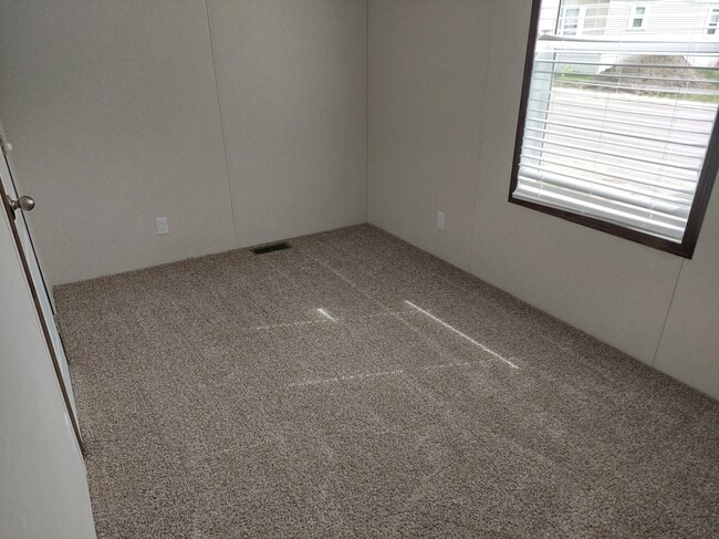 Building Photo - 304 Butternut Ct