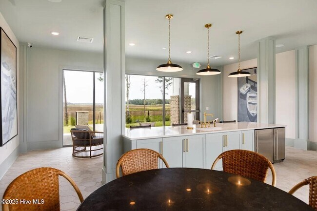 Building Photo - 4568 Tides Wy