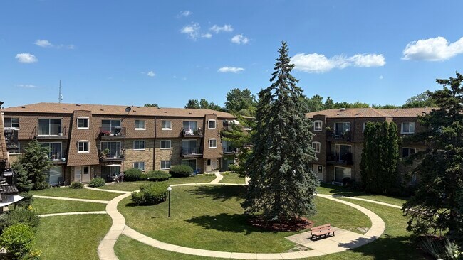Building Photo - 9439 Bay Colony Dr