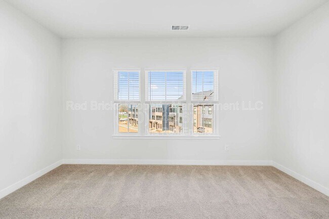 Building Photo - 2833 Statesville Ave