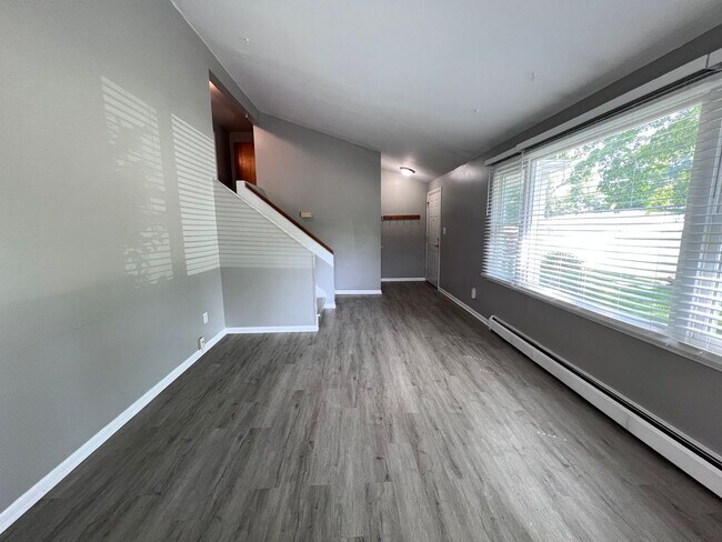 Building Photo - Two Bedroom Duplex with Heat Included! Near Grand Valley!