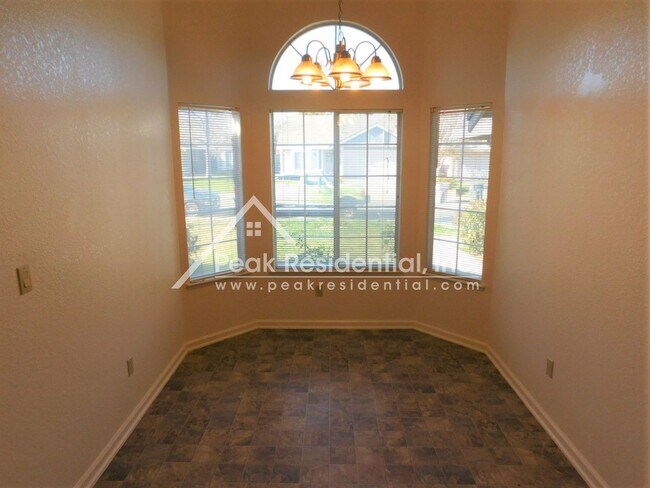 Building Photo - Spacious 3bd/2ba North Sacramento House with 2-Car Garage