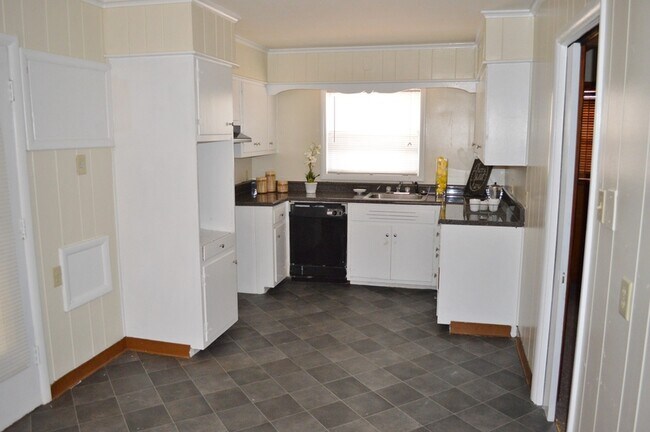 Building Photo - 3974 Auburn Rd