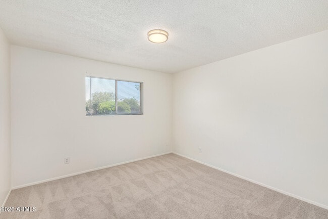 Building Photo - 108 W Balboa Dr