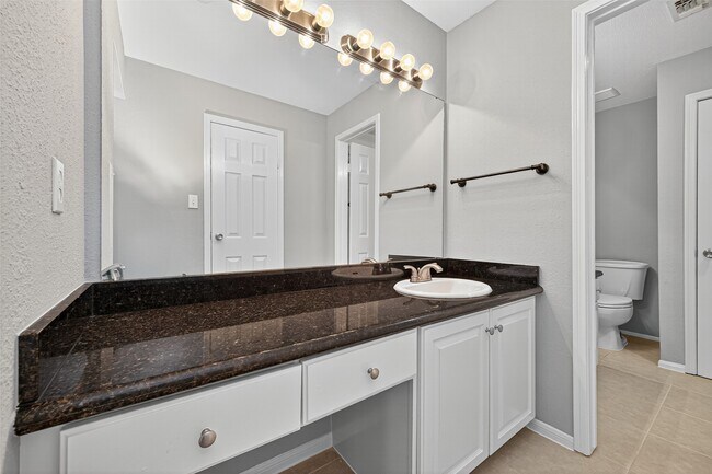 Building Photo - 9850 Pagewood Ln