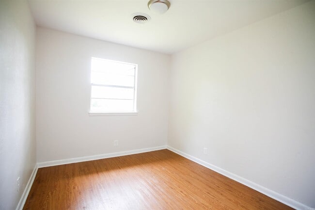 Building Photo - 2406 Belmoor Ave