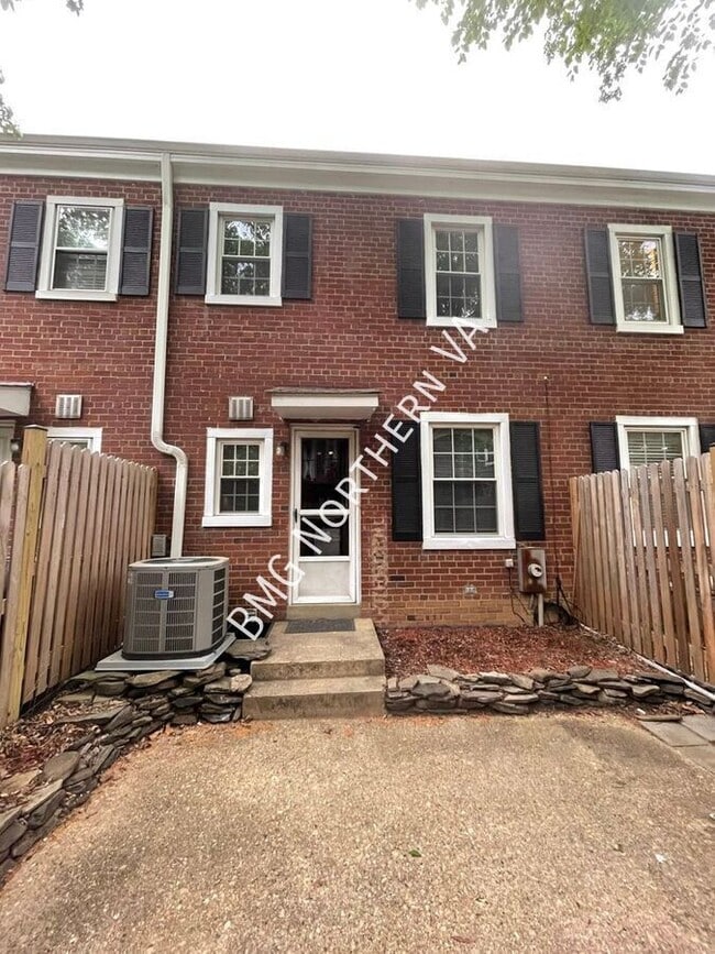 Building Photo - 3030 S Buchanan St