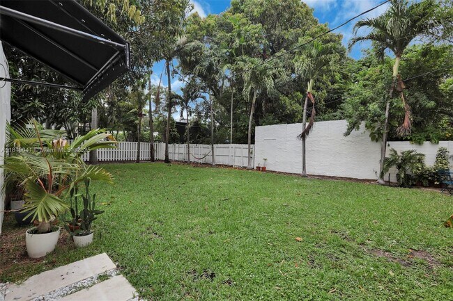 Building Photo - 405 NE 90th St