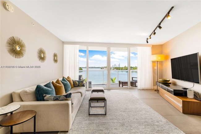 Building Photo - 9821 E Bay Harbor Dr