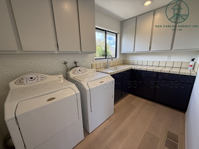 Building Photo - Newly Remodeled Spacious Three Bedroom Quail Lodge Home