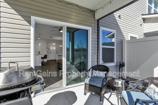 Building Photo - 14125 Sterely Ct S