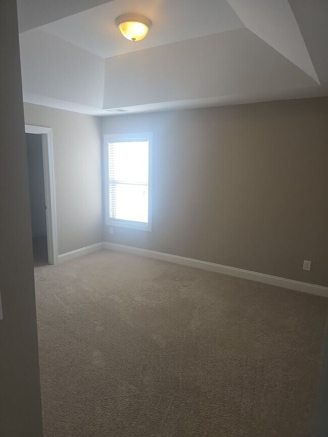 Building Photo - The Manors at White Knoll