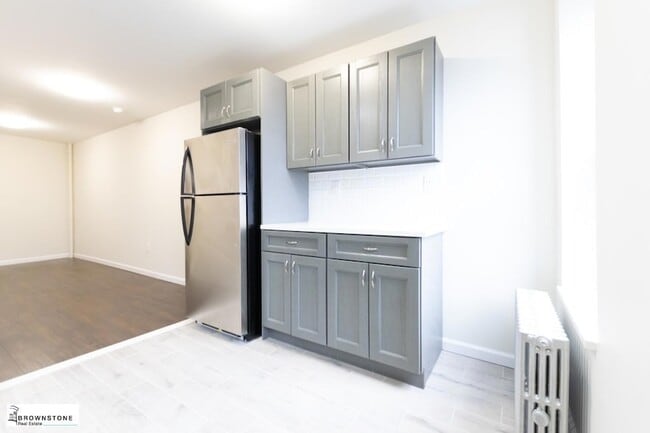 Building Photo - 662 6th Ave