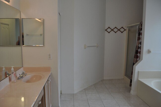 Building Photo - Lovely home in Pine Lakes