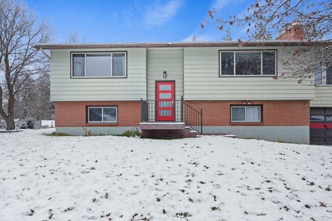 Building Photo - 620 N Minnie St