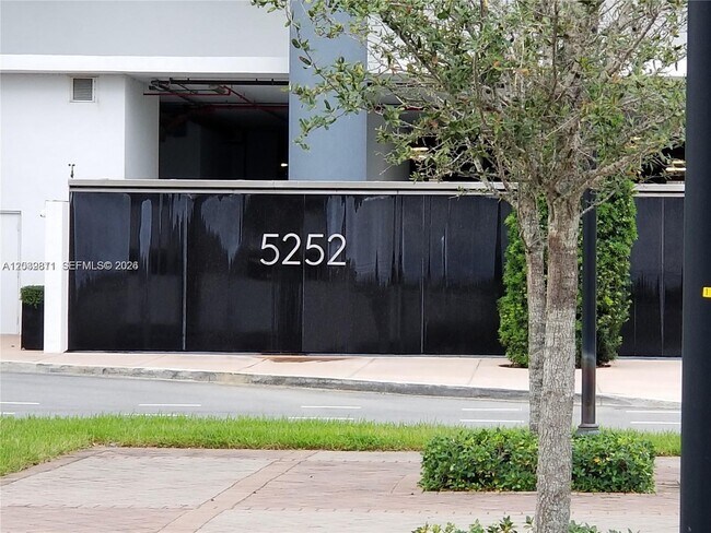 Building Photo - 5252 NW 85th Ave