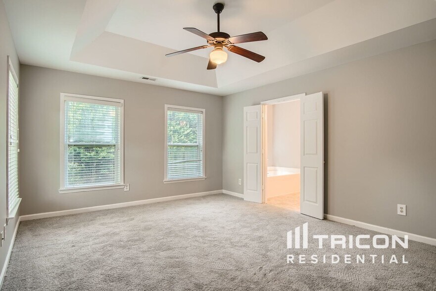 Building Photo - 8122 Valley Ridge Dr