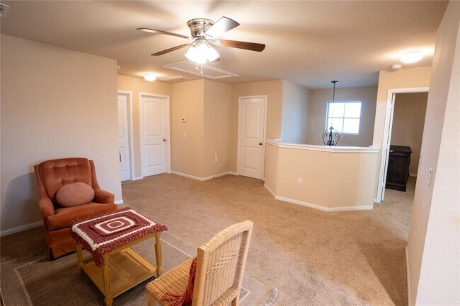 Building Photo - 625 Topaz Ln