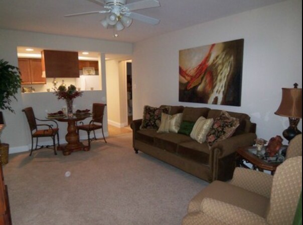 Living Area - 4504 Pontchartrain Dr