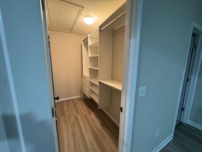 Building Photo - 210 Sunview Dr