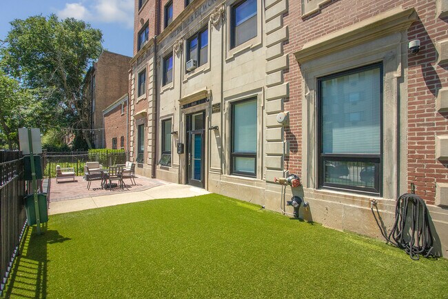 Building Photo - 6026 N Winthrop Ave