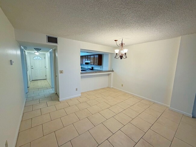 Building Photo - Spectacular Ocean front ground floor unit , just steps away from water and sand