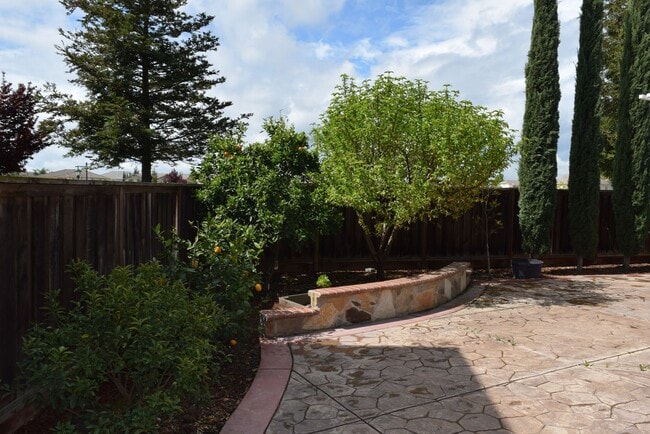 Building Photo - Coming Soon! Spacious Single-Story Home for Lease in Lathrop!